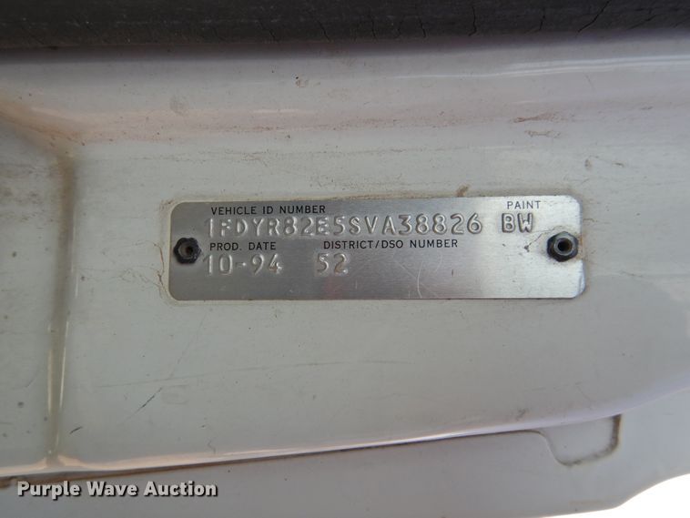 image for item DG1482 1995 Ford L8000  refuse truck