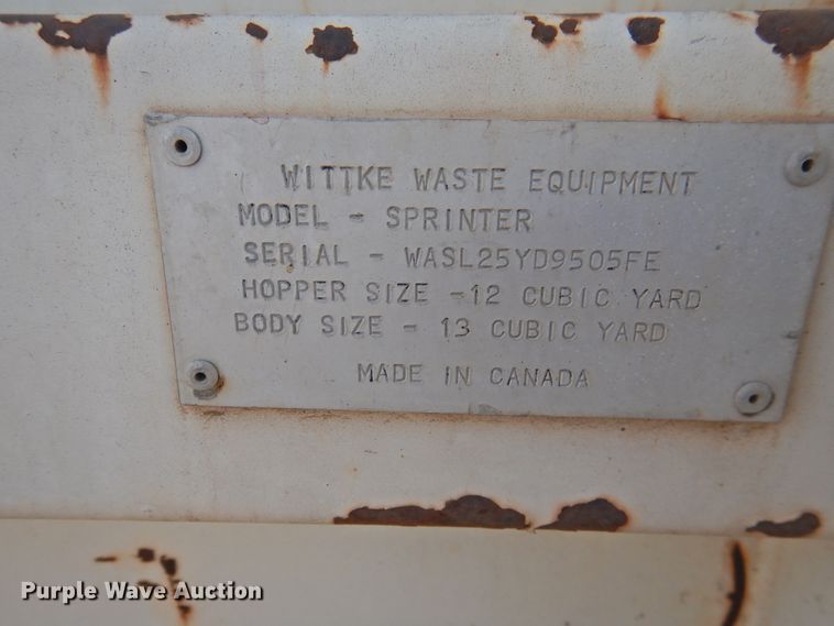 image for item DG1482 1995 Ford L8000  refuse truck