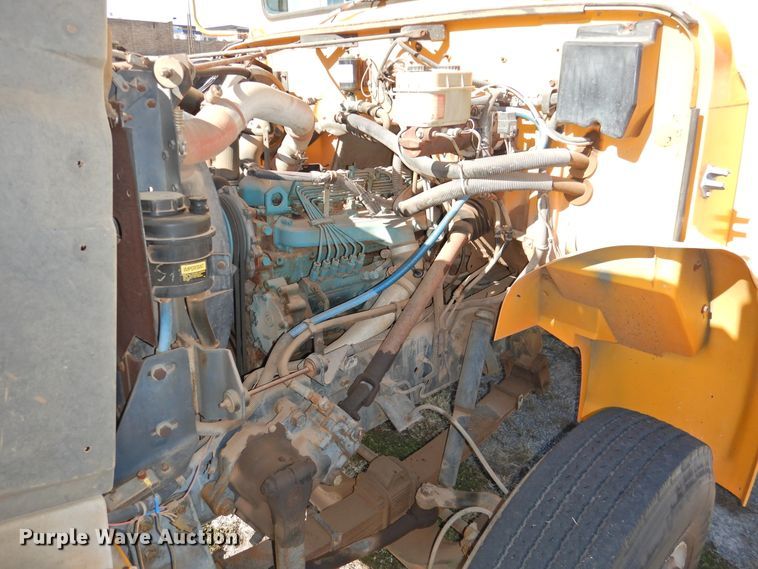 image for item DG1588 1992 International 3800  school bus