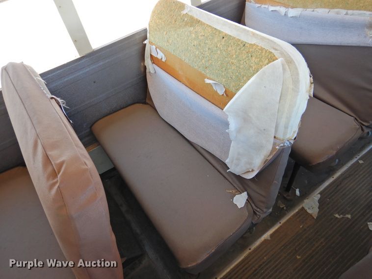 image for item DG1588 1992 International 3800  school bus