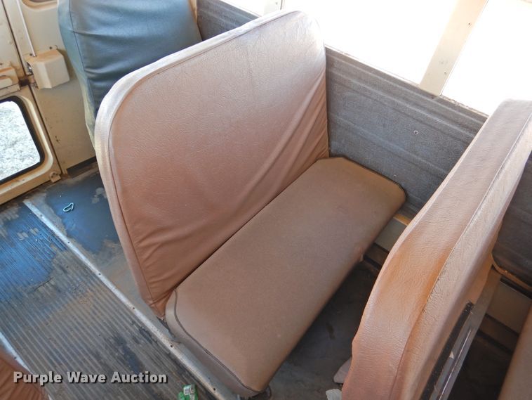 image for item DG1588 1992 International 3800  school bus