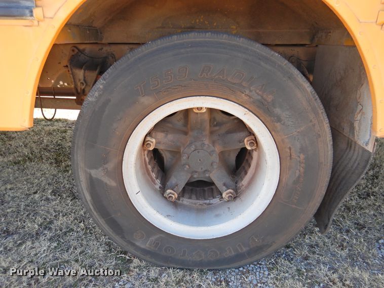 image for item DG1588 1992 International 3800  school bus