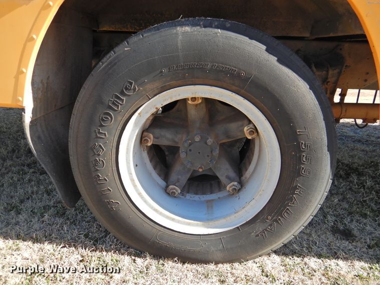 image for item DG1588 1992 International 3800  school bus