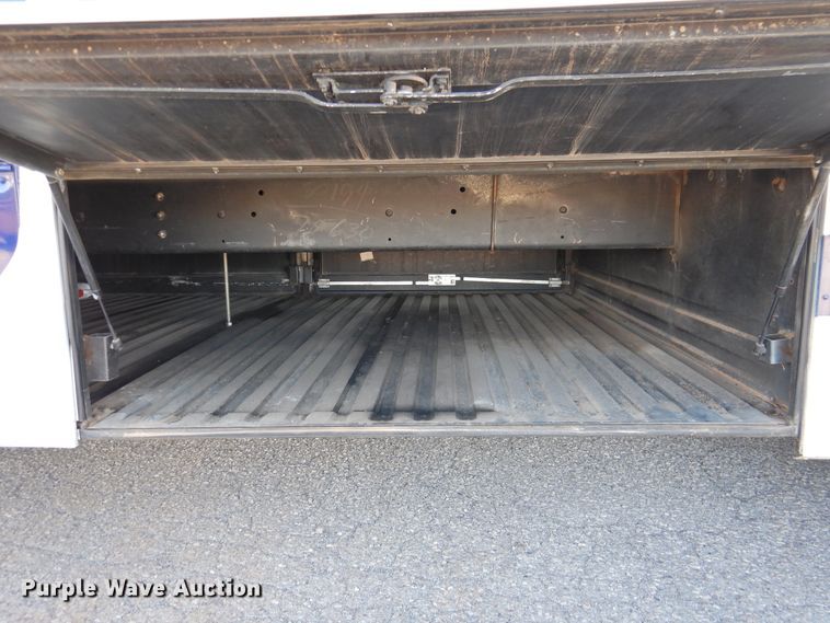 image for item DG1590 2007 Thomas Saf-T-Liner  school bus