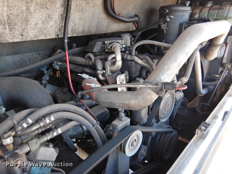 image for item DG1590 2007 Thomas Saf-T-Liner  school bus