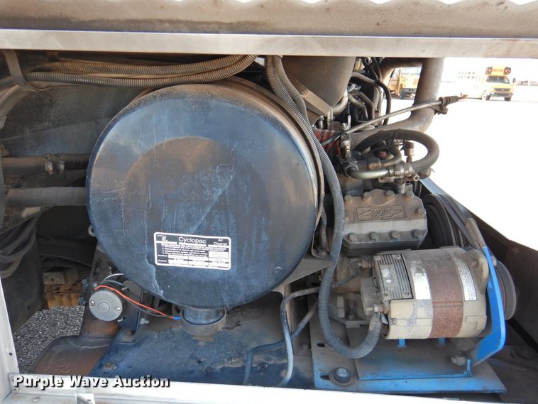 image for item DG1590 2007 Thomas Saf-T-Liner  school bus