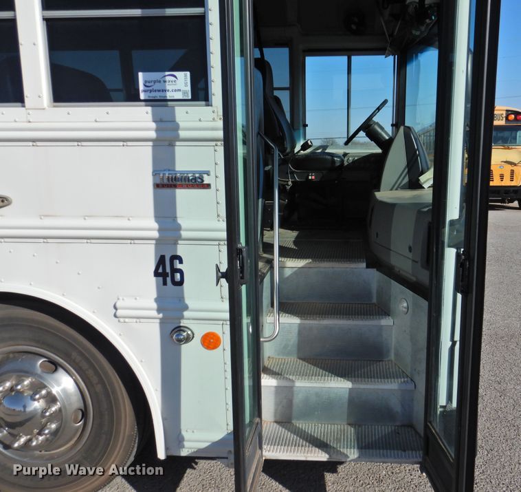 image for item DG1590 2007 Thomas Saf-T-Liner  school bus