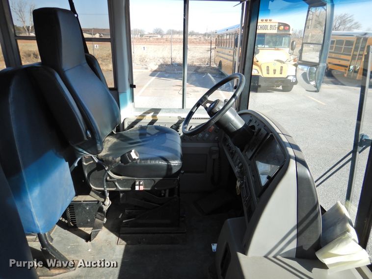 image for item DG1590 2007 Thomas Saf-T-Liner  school bus