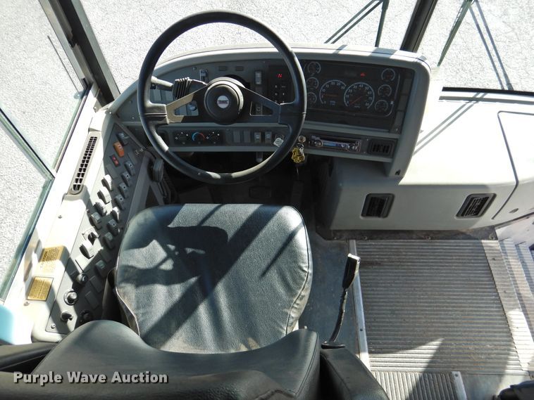 image for item DG1590 2007 Thomas Saf-T-Liner  school bus