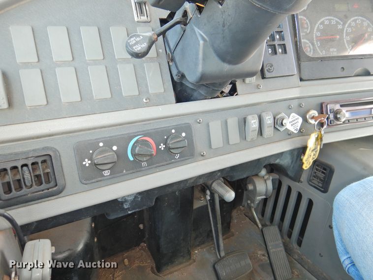 image for item DG1590 2007 Thomas Saf-T-Liner  school bus