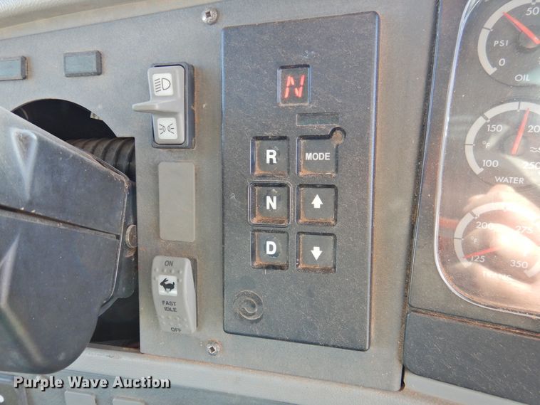 image for item DG1590 2007 Thomas Saf-T-Liner  school bus