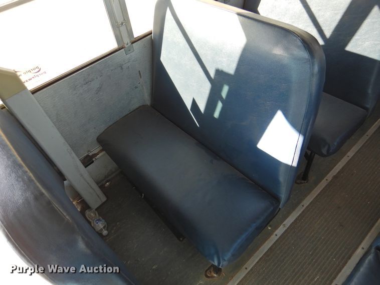 image for item DG1590 2007 Thomas Saf-T-Liner  school bus