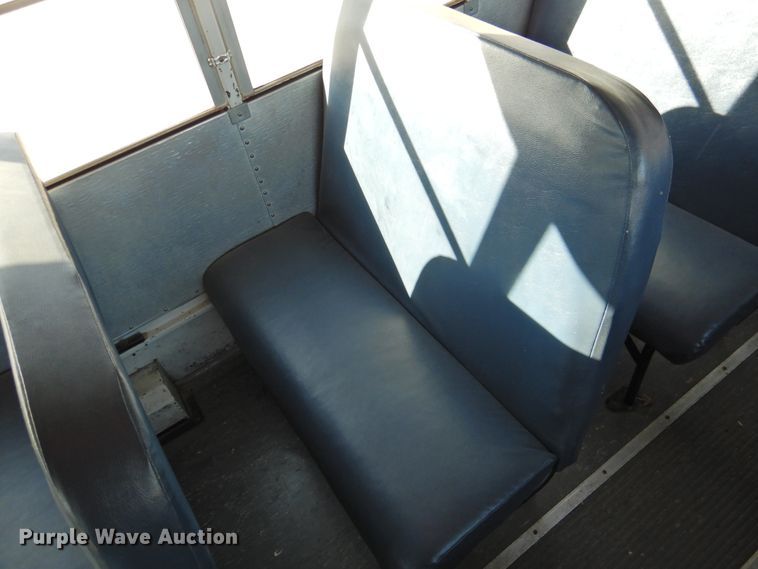 image for item DG1590 2007 Thomas Saf-T-Liner  school bus