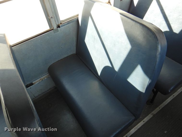 image for item DG1590 2007 Thomas Saf-T-Liner  school bus