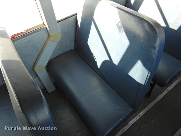 image for item DG1590 2007 Thomas Saf-T-Liner  school bus