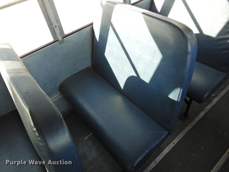 image for item DG1590 2007 Thomas Saf-T-Liner  school bus