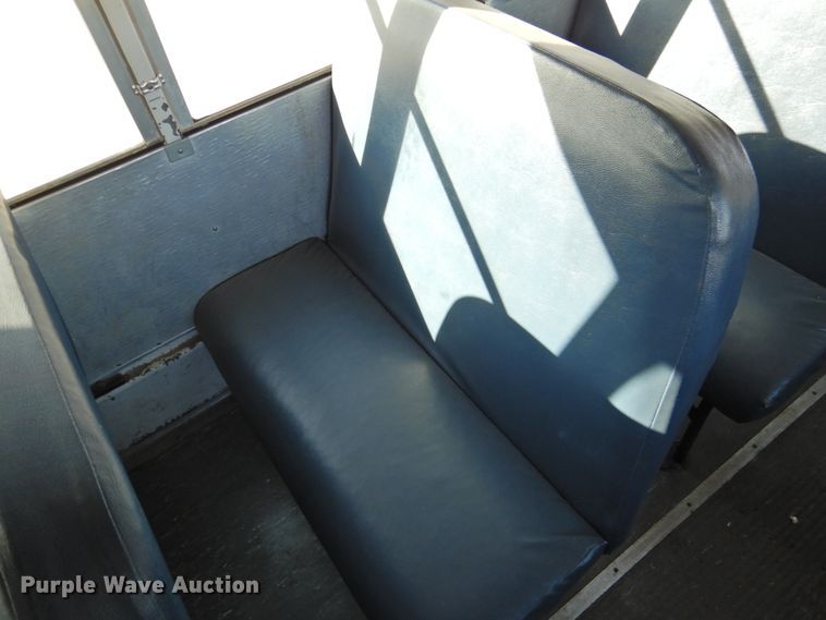 image for item DG1590 2007 Thomas Saf-T-Liner  school bus