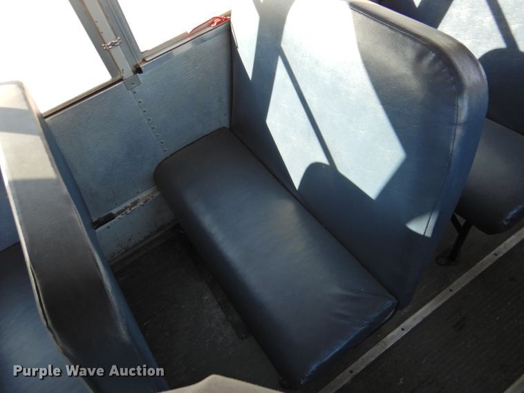 image for item DG1590 2007 Thomas Saf-T-Liner  school bus