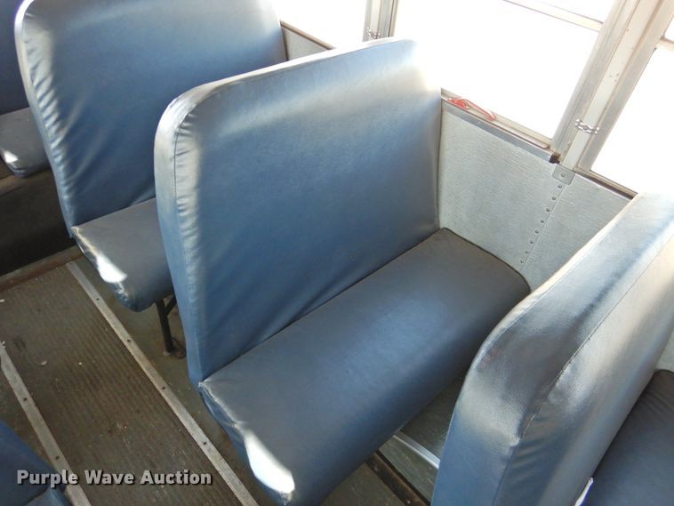 image for item DG1590 2007 Thomas Saf-T-Liner  school bus