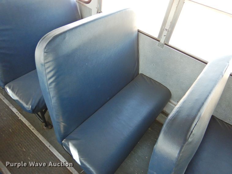 image for item DG1590 2007 Thomas Saf-T-Liner  school bus