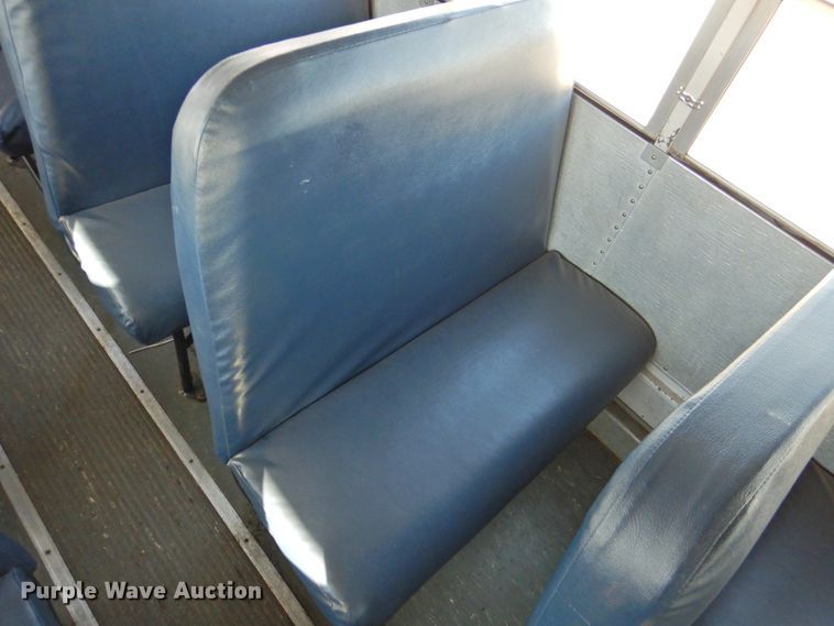 image for item DG1590 2007 Thomas Saf-T-Liner  school bus