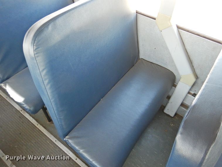 image for item DG1590 2007 Thomas Saf-T-Liner  school bus