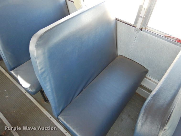 image for item DG1590 2007 Thomas Saf-T-Liner  school bus