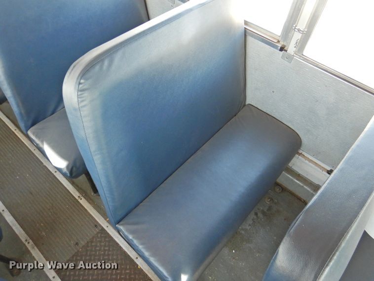 image for item DG1590 2007 Thomas Saf-T-Liner  school bus