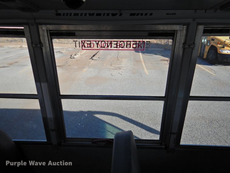 image for item DG1590 2007 Thomas Saf-T-Liner  school bus