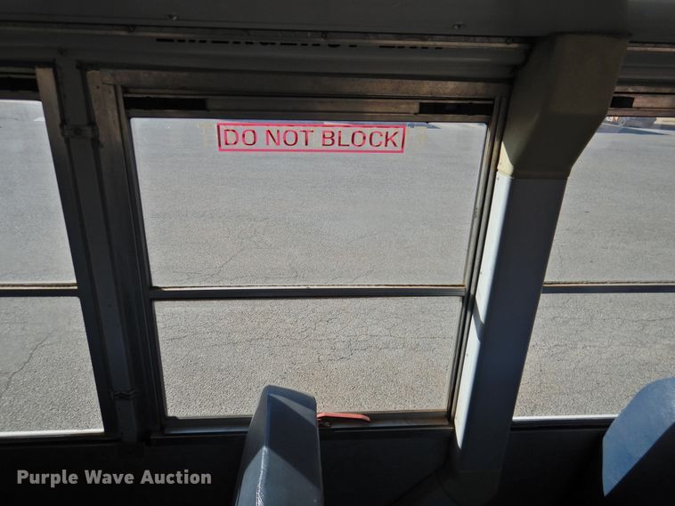 image for item DG1590 2007 Thomas Saf-T-Liner  school bus