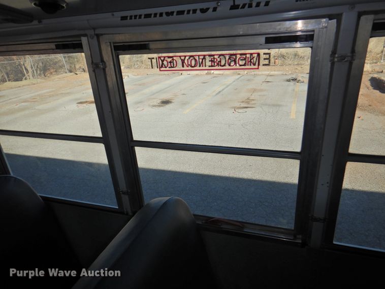 image for item DG1590 2007 Thomas Saf-T-Liner  school bus