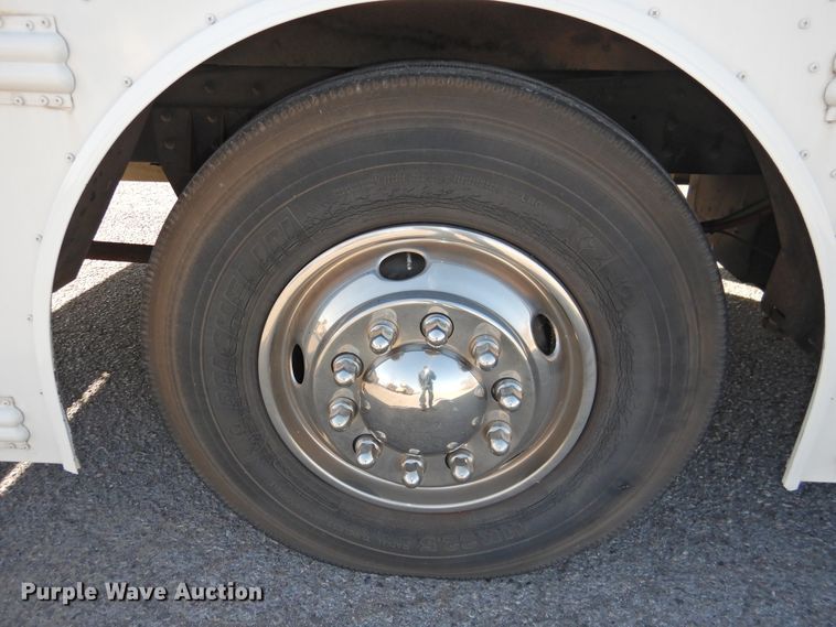 image for item DG1590 2007 Thomas Saf-T-Liner  school bus