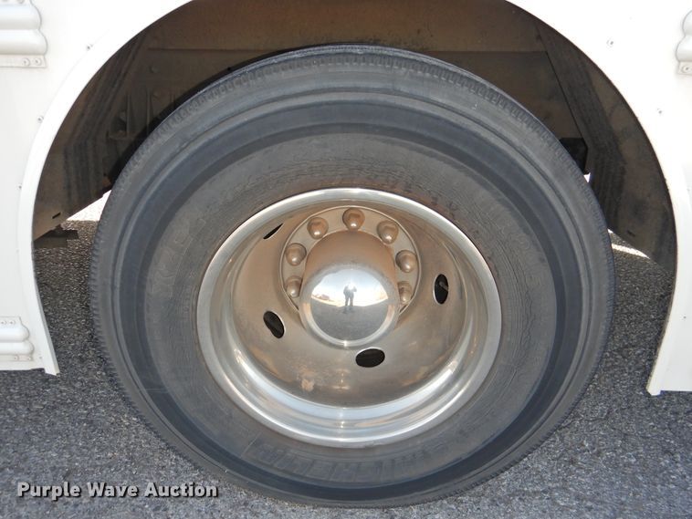 image for item DG1590 2007 Thomas Saf-T-Liner  school bus