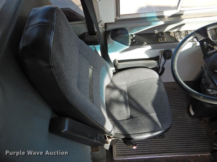 image for item DG1591 2005 Blue Bird All American  school bus