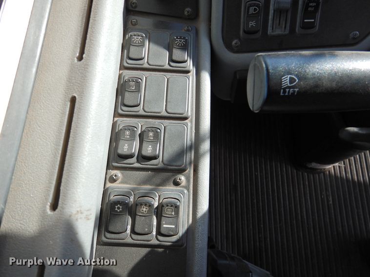 image for item DG1591 2005 Blue Bird All American  school bus