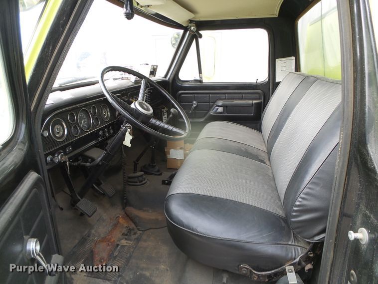 image for item DG8442 1978 Ford F700  pumper fire truck