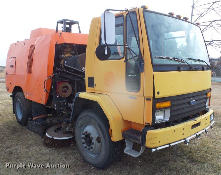 image for item DG8443 1995 Ford 8000  street sweeper truck
