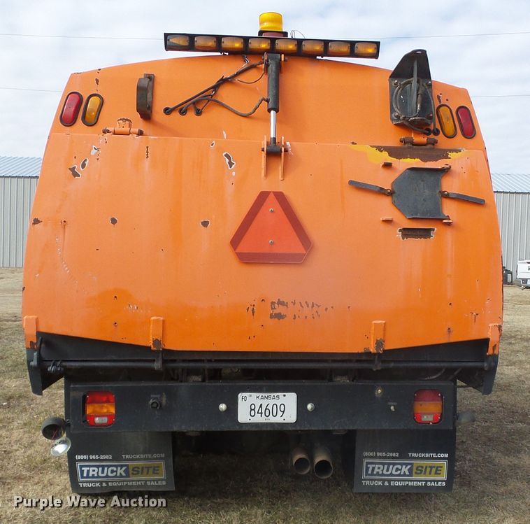 image for item DG8443 1995 Ford 8000  street sweeper truck