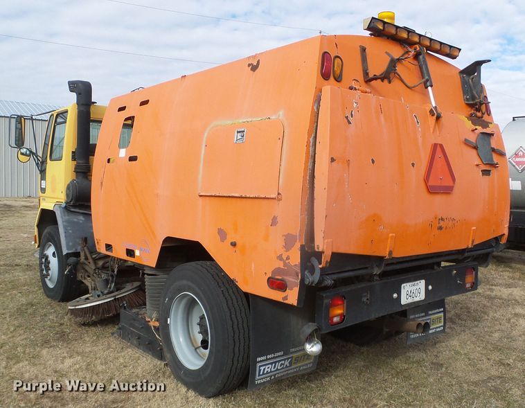 image for item DG8443 1995 Ford 8000  street sweeper truck