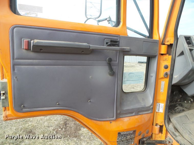 image for item DG8443 1995 Ford 8000  street sweeper truck