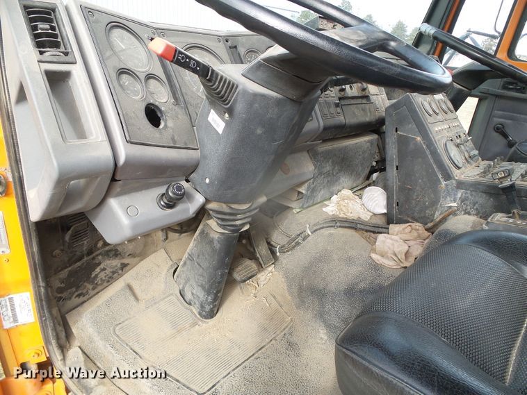 image for item DG8443 1995 Ford 8000  street sweeper truck