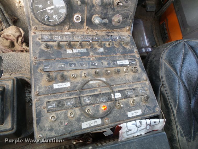 image for item DG8443 1995 Ford 8000  street sweeper truck