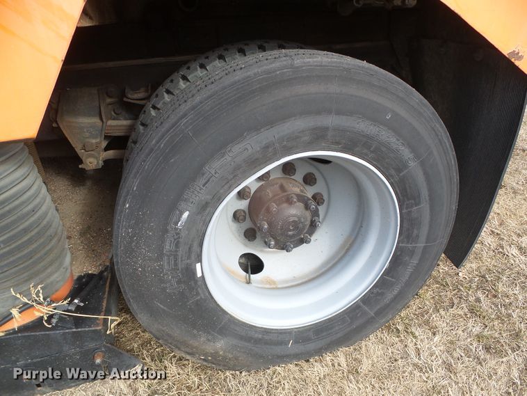 image for item DG8443 1995 Ford 8000  street sweeper truck