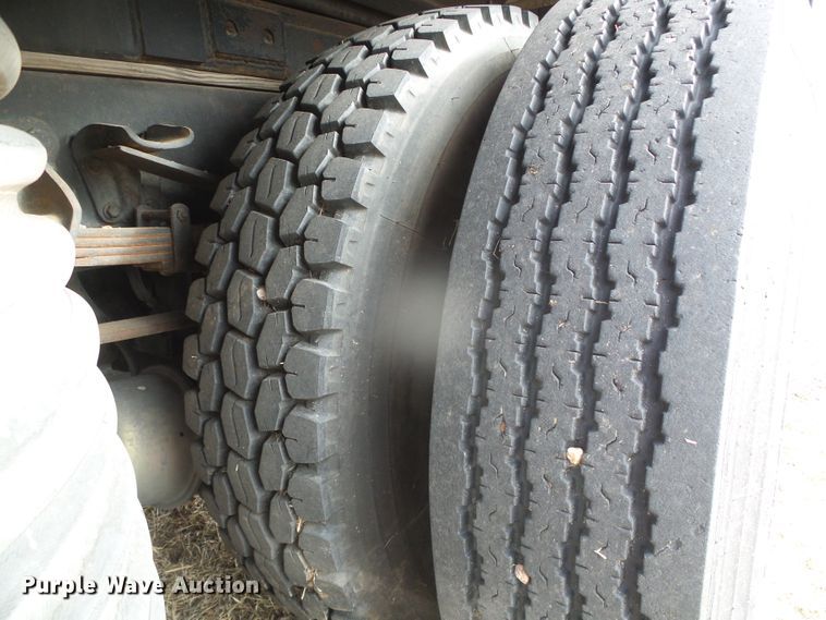 image for item DG8443 1995 Ford 8000  street sweeper truck