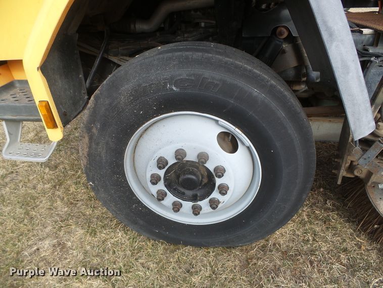 image for item DG8443 1995 Ford 8000  street sweeper truck