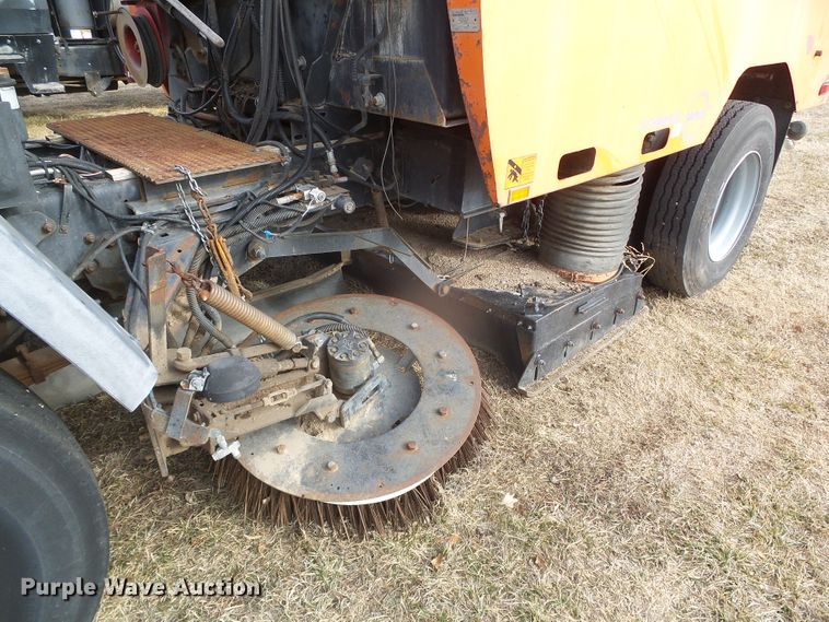 image for item DG8443 1995 Ford 8000  street sweeper truck