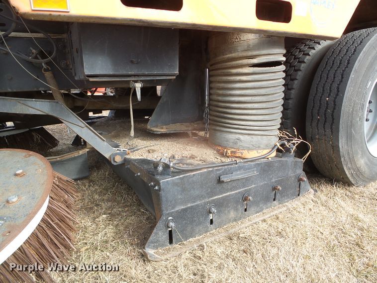 image for item DG8443 1995 Ford 8000  street sweeper truck