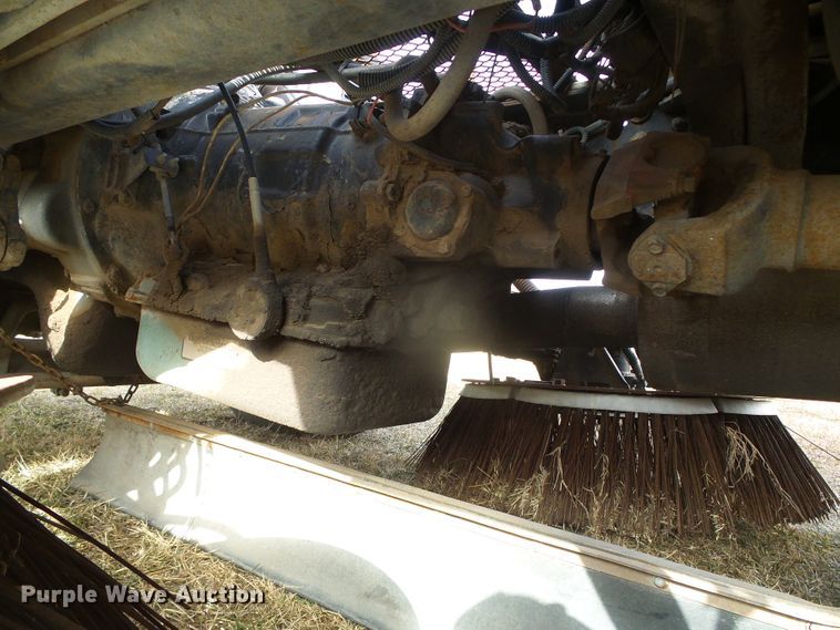 image for item DG8443 1995 Ford 8000  street sweeper truck