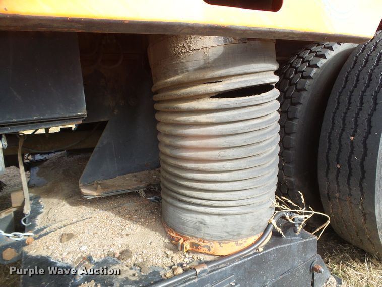 image for item DG8443 1995 Ford 8000  street sweeper truck