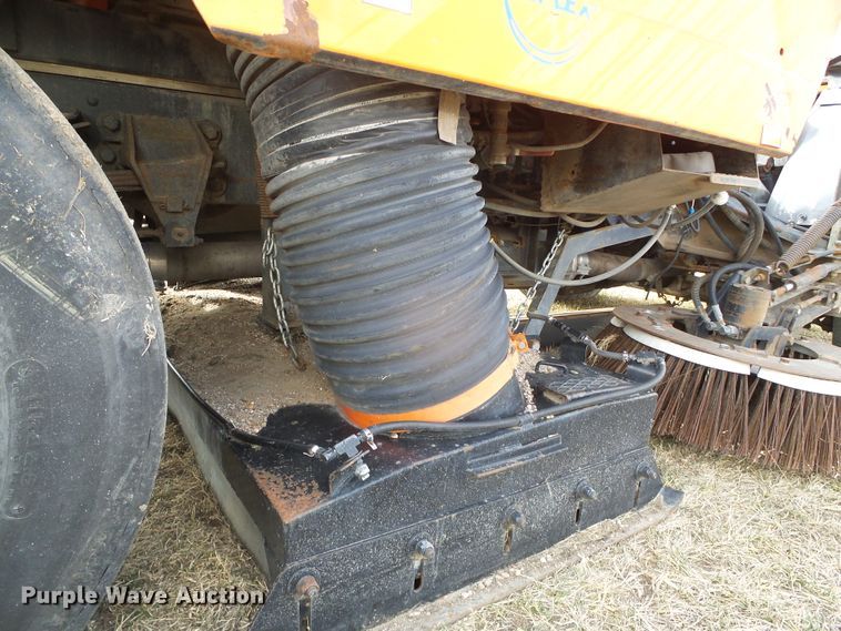 image for item DG8443 1995 Ford 8000  street sweeper truck